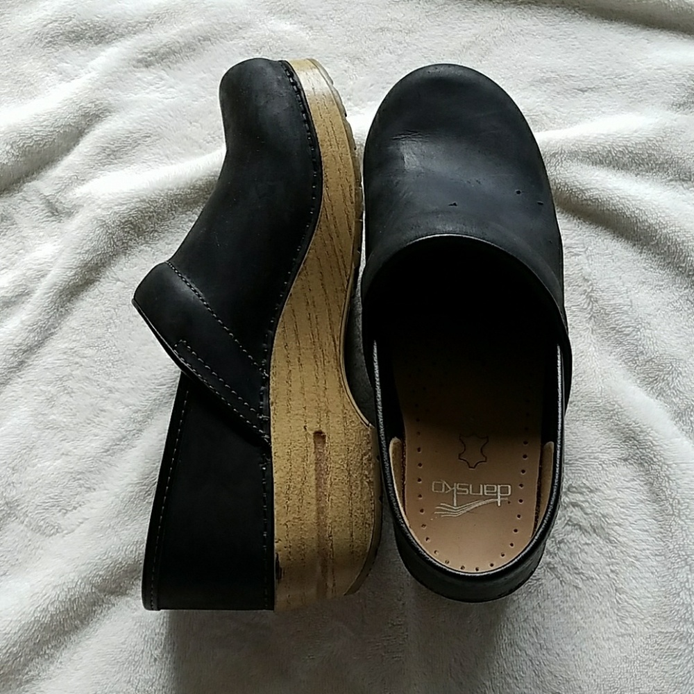 Dansko Professional Clog Black Oil with Light Sole